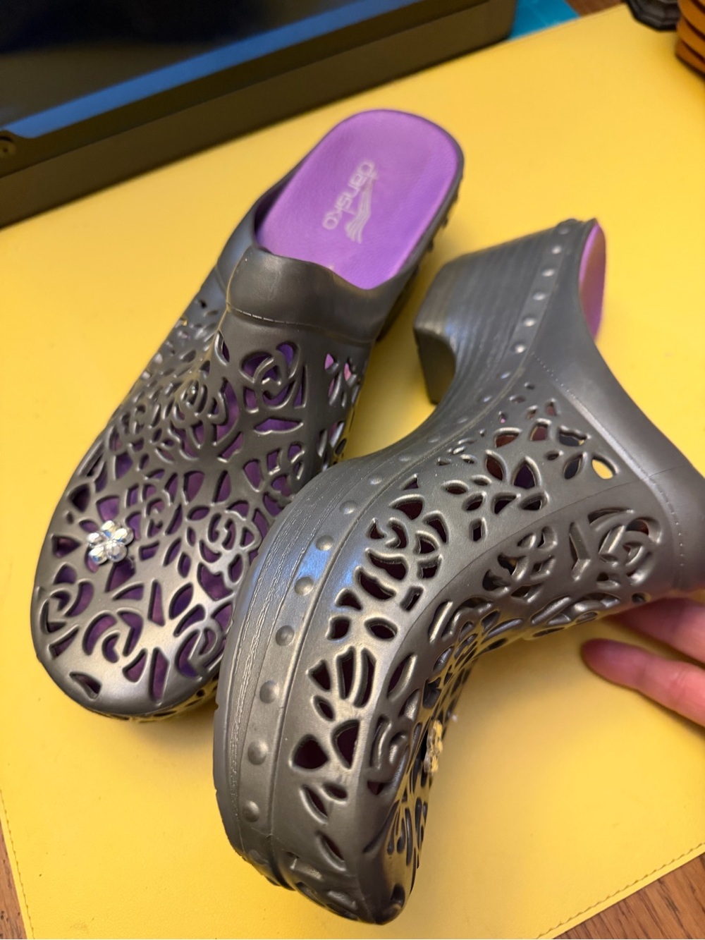 Dansko silver Pippa Slip-On Clogs & Floral Cutouts Sz. 41/10.5 - Picture 4 of 6